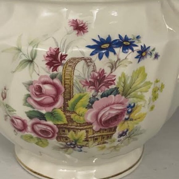 English Windsor Teapot  with . Floral Roses Bouquet Swirl Design - Picture 5 of 15